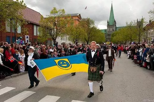 The contestants take place in the Norwegian National Day parade through Trondheim