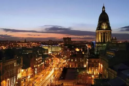 TAS27Image GalleryLeeds and Yorkshiretown hall and the headrow at night