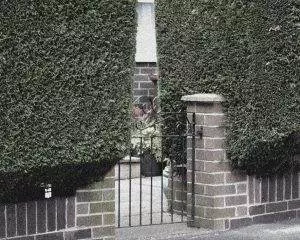 Gate