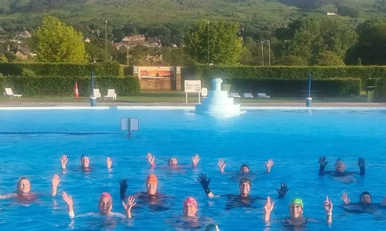 synchronised swimmers swimmers at ilkley lido